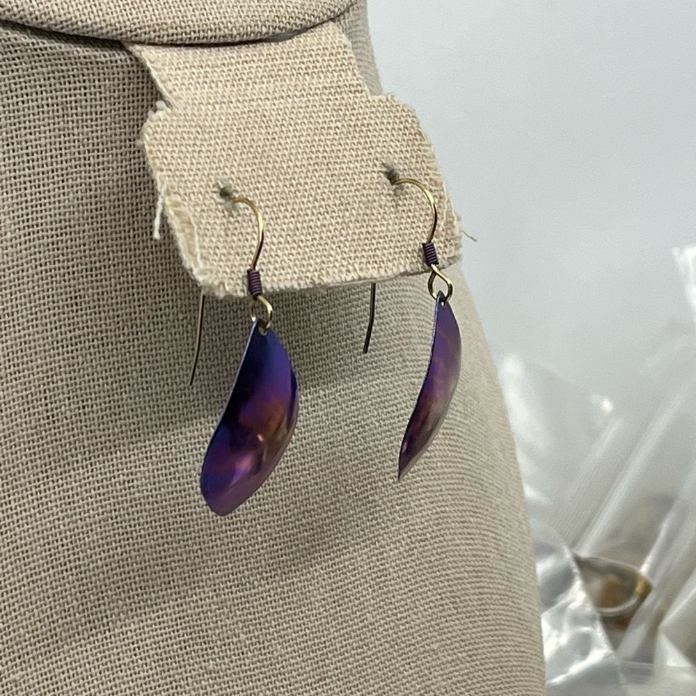 Signed Holly Yashi Hammered Niobium Drop Earrings - Blue & Purple - Picture 10 of 15